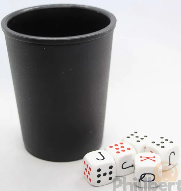 Dés poker avec gobelet