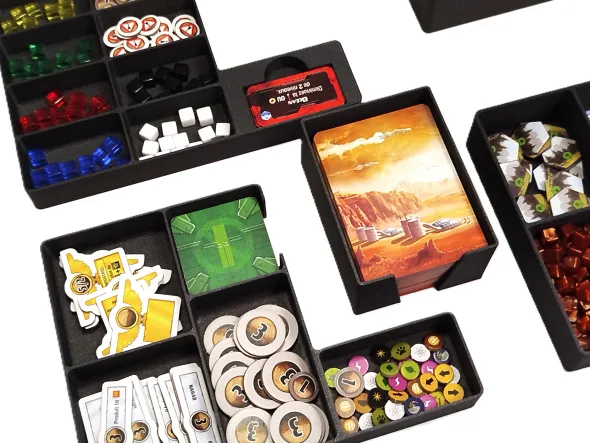 Insert compatible avec Terraforming Mars: Expédition Arès et trois extensions