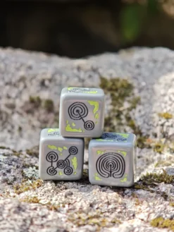 Set de 4 D6 – Pétroglyphe en pierre