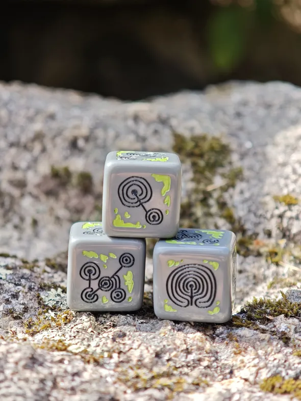 Set de 4 D6 – Pétroglyphe en pierre