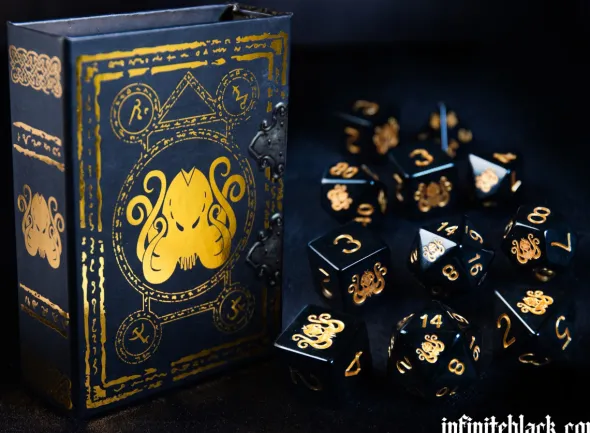 Set de 9 Dés JDR Elder Dice: The Brand of Cthulhu Dice (Onyx and Gold)