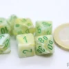 Set de 7 Mini Dés JDR Chessex : Marble Green / Dark Green